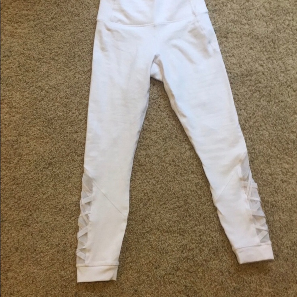 Fabletics White High-Waist Pocket Leggings